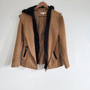 ✨ Downeast Tan & Black Hooded Jacket - Size M 🧥🖤